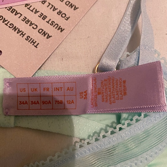 2 Savage x Fenty Bras - Picture 4 of 5